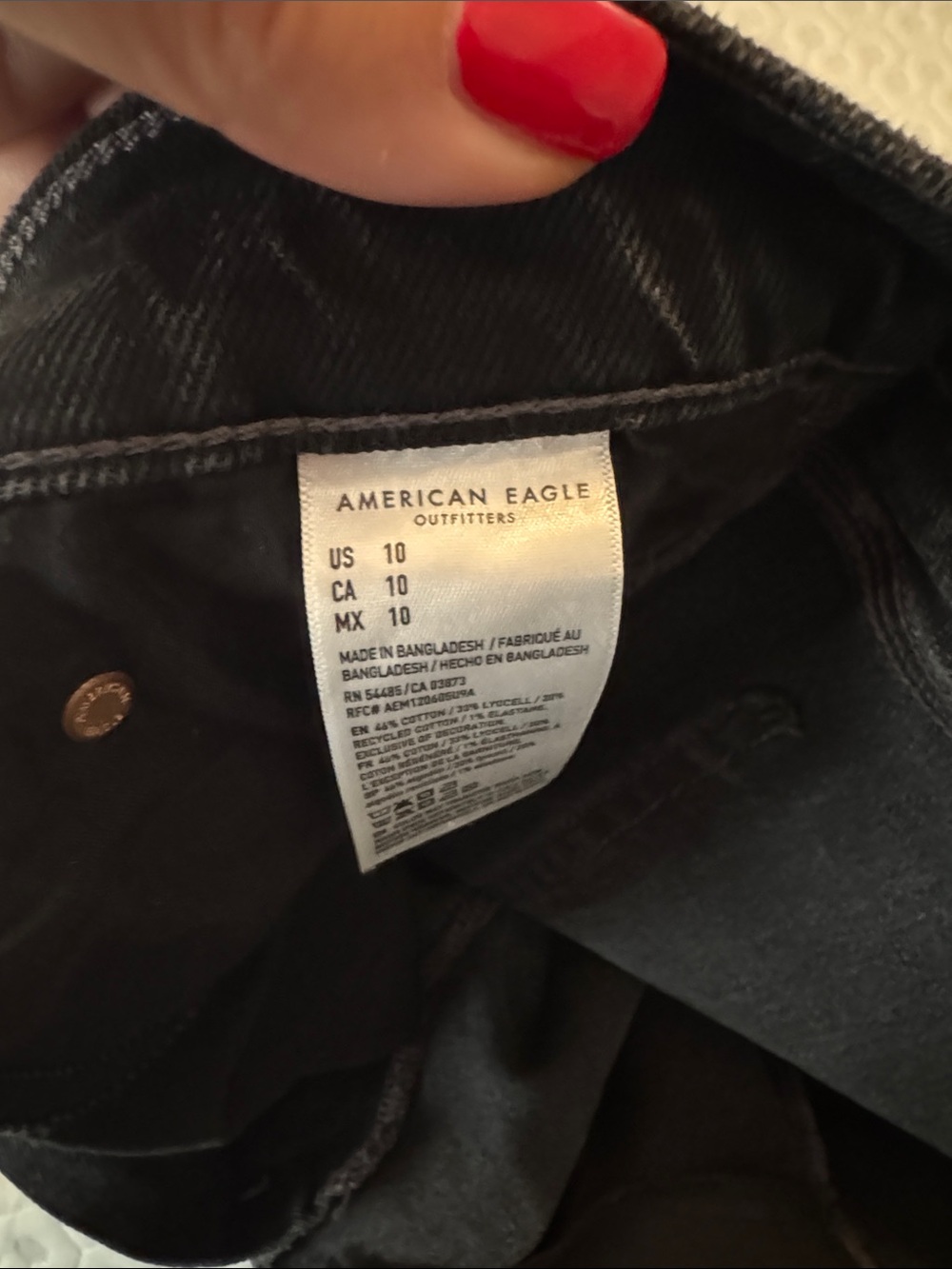 American Eagle Outfitters Black mid-Rise ex boyfriend Distressed Denim Shorts - Picture 4 of 7